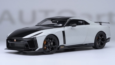 77511	Nissan GT-R50 by Italdesign (Metallic White/Black)	1:18